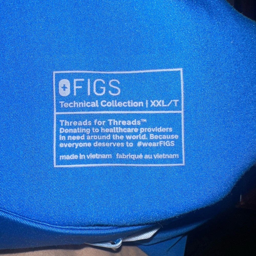 Figs Technical Collection Scrub Top in royal Blue XXL